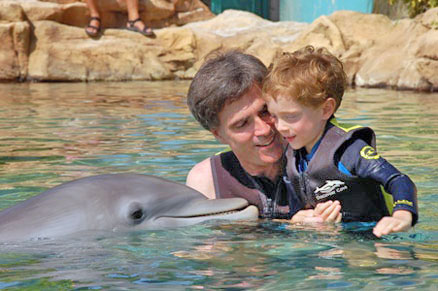 randy pausch with son and dolphin