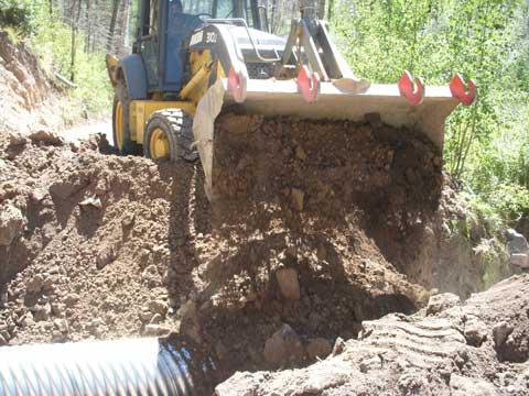 9-10-15-Installing-Culvert-on-Woodcutter's-Road-7